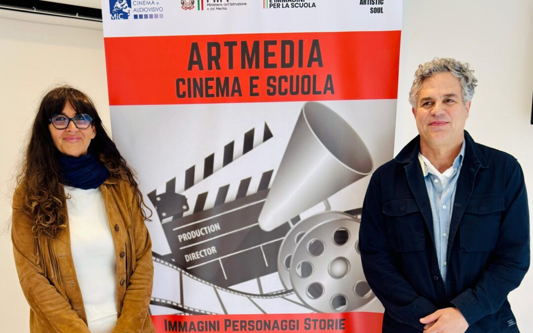 Mark Ruffalo e Loredana Commonara con poster